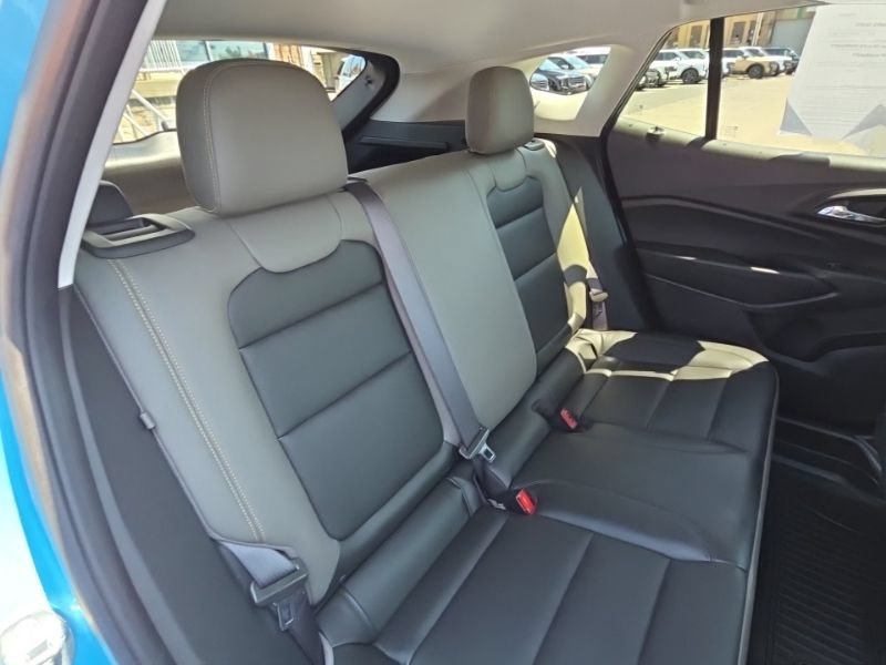 Used 2025 Chevrolet Trax ACTIV w/ Driver Confidence Package FWD image 17