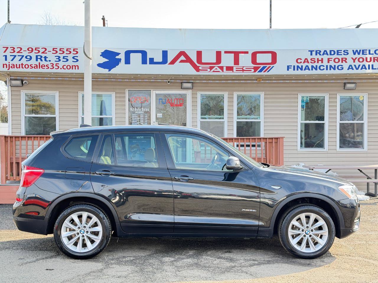 Used 2017 BMW X3 xDrive28i image 3