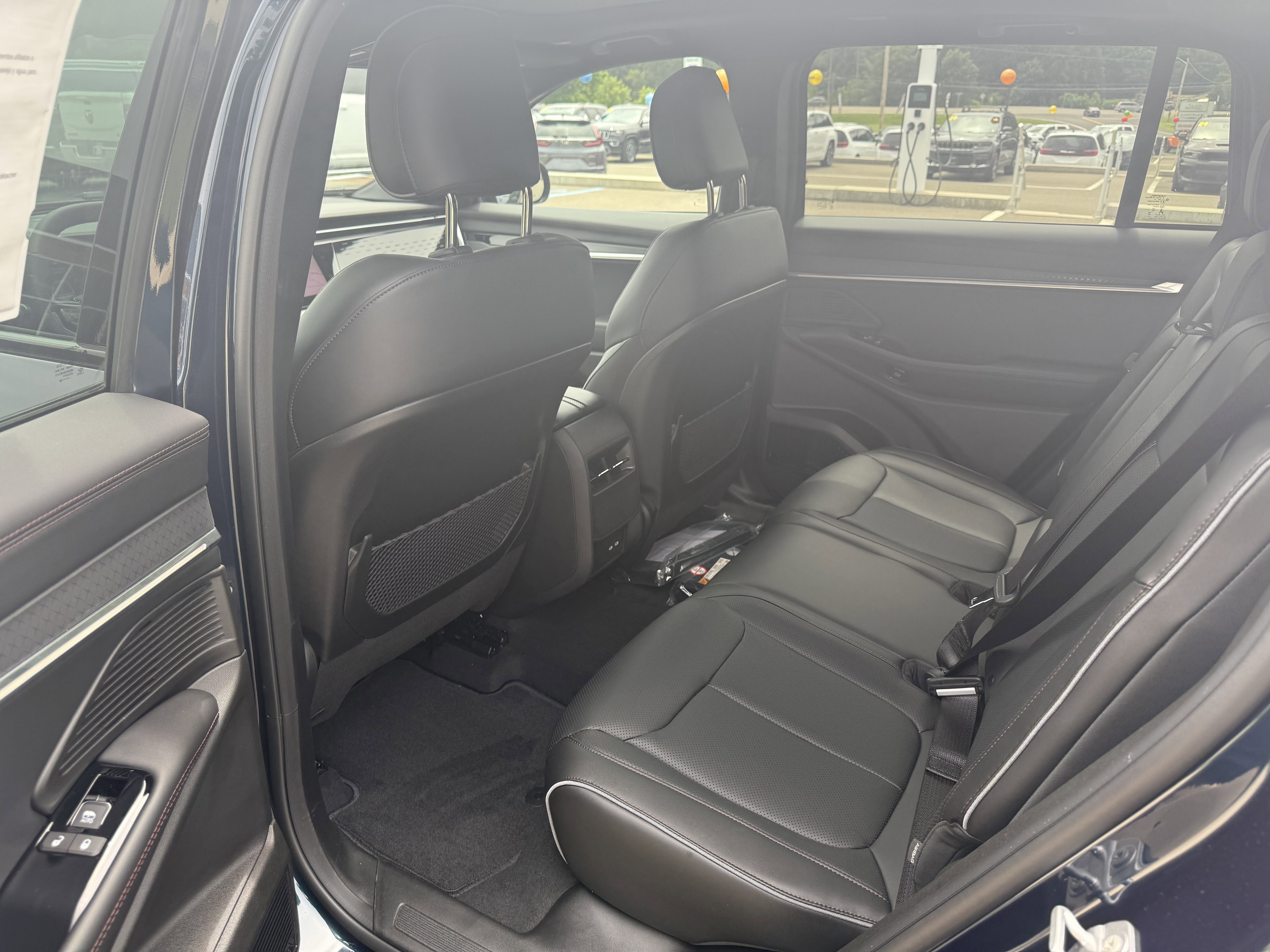 New 2025 Jeep Wagoneer S Limited image 8