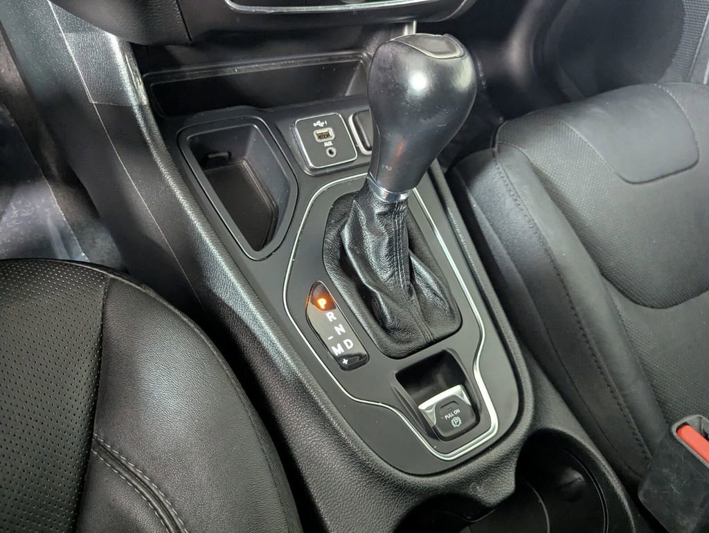 Used 2021 Jeep Cherokee Latitude Lux w/ Comfort/Convenience Group image 25