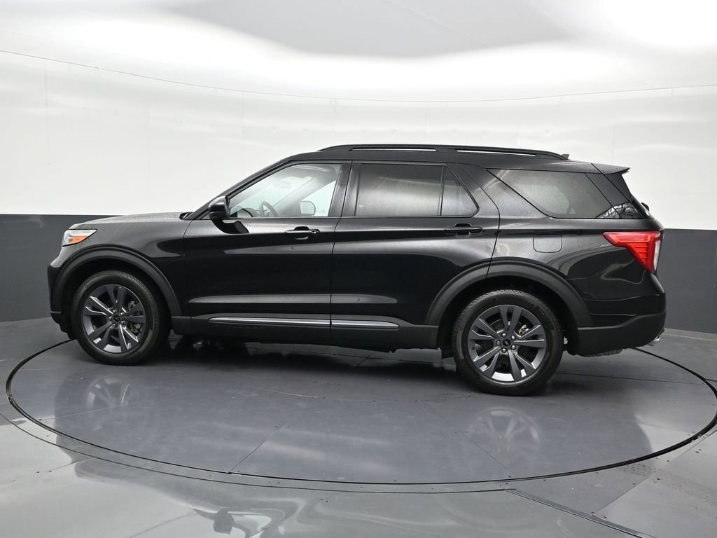 Used 2024 Ford Explorer XLT w/ Equipment Group 202A RWD image 2