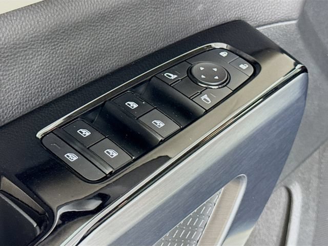 Used 2023 Nissan Pathfinder SL AWD/4WD image 31