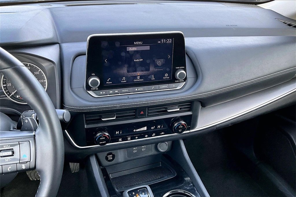 Used 2025 Nissan Rogue SV image 6