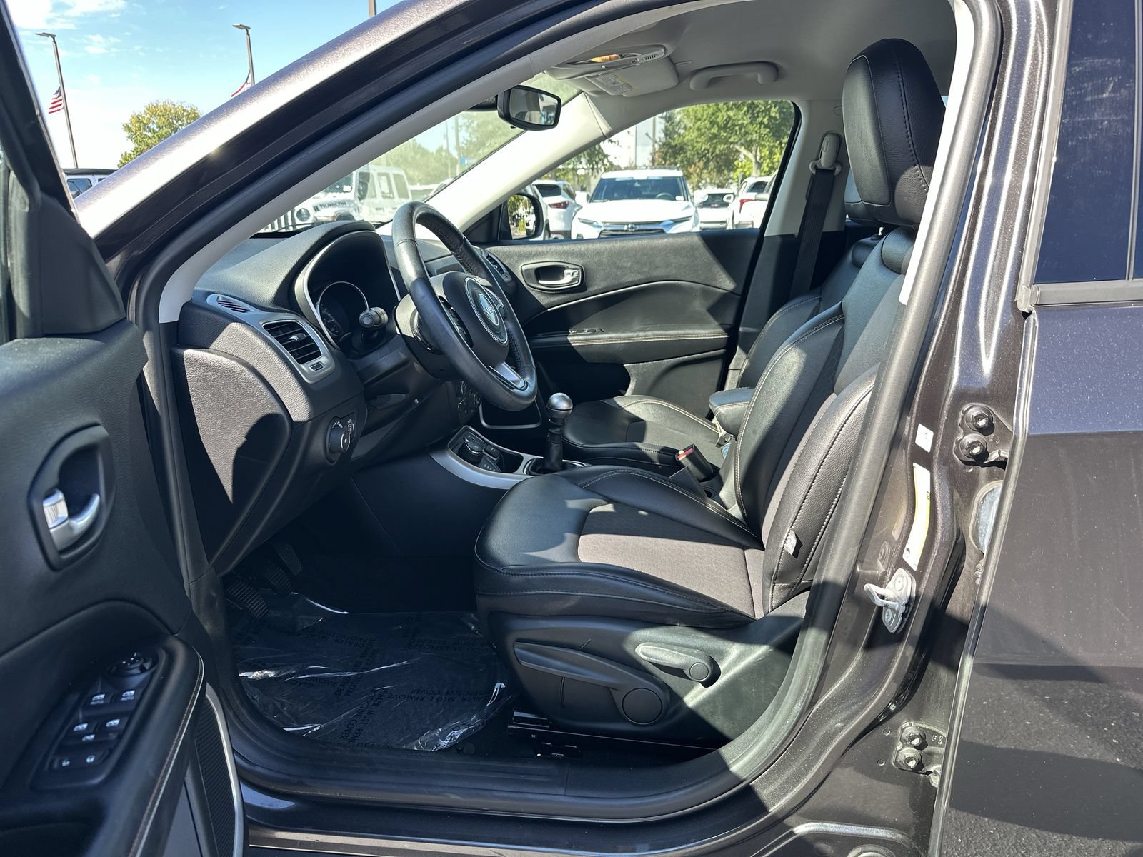 Used 2019 Jeep Compass Latitude w/ Cold Weather Group AWD/4WD image 16