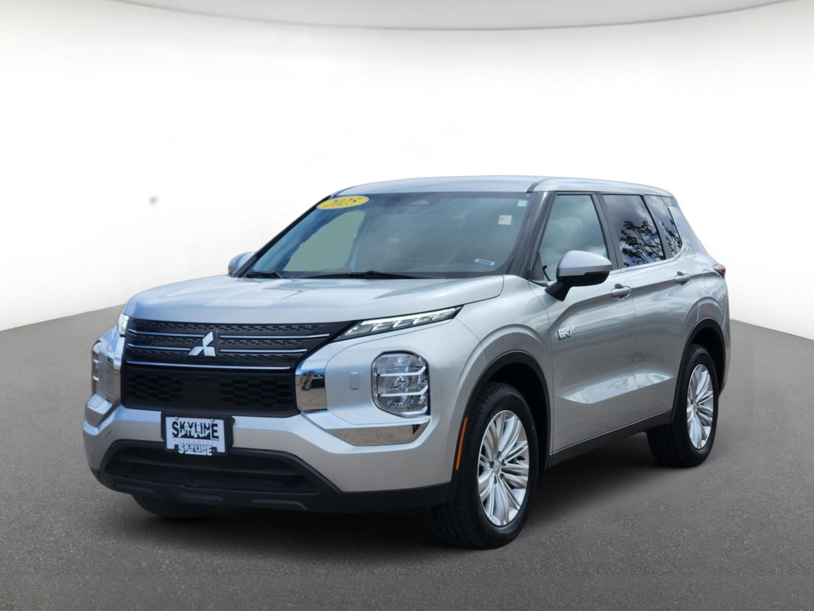 Used 2025 Mitsubishi Outlander ES AWD/4WD image 2