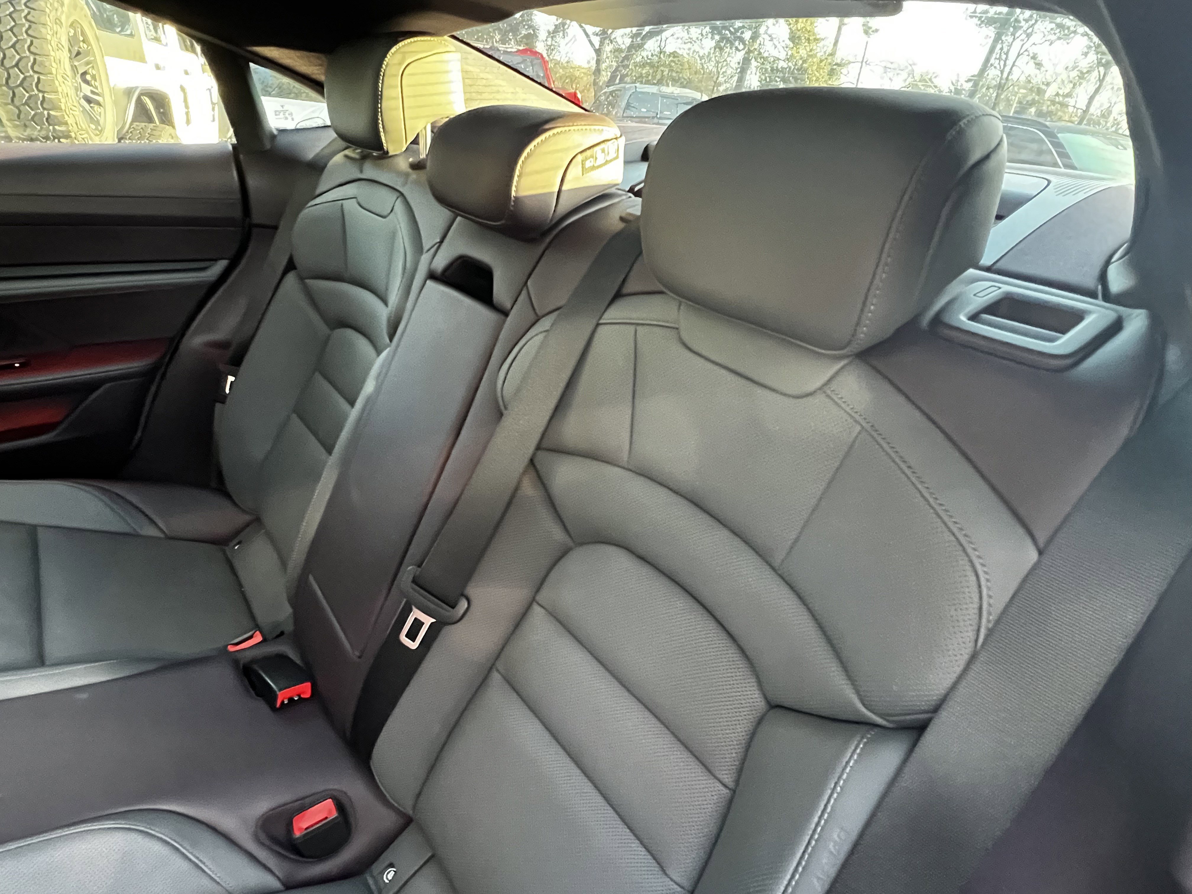 Used 2022 Porsche Taycan 4S image 34