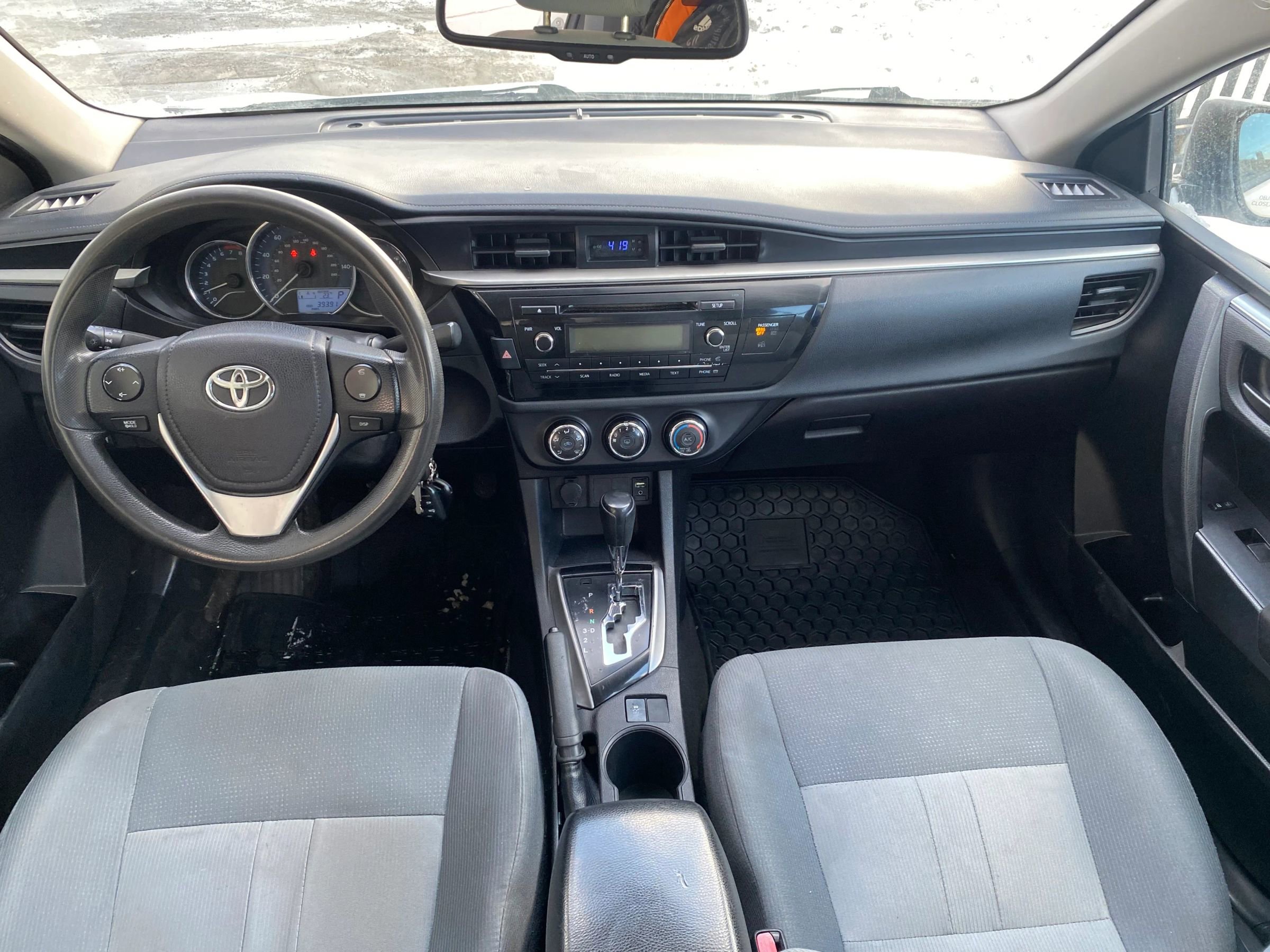 Used 2015 Toyota Corolla L image 4