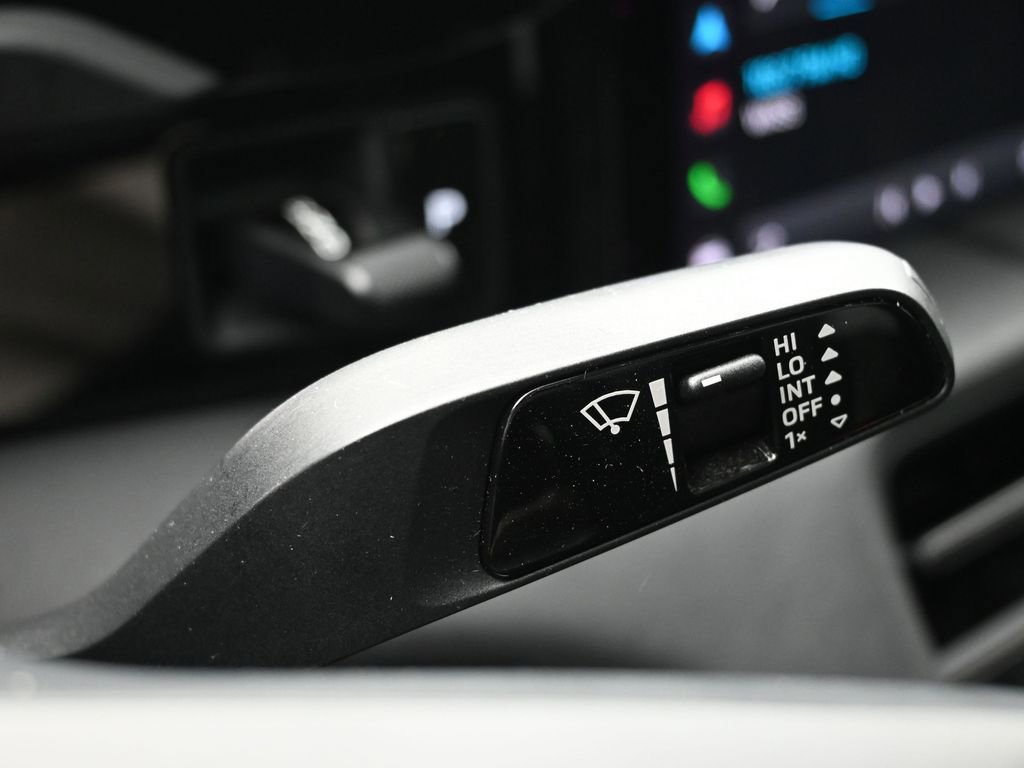 Used 2020 Porsche Taycan 4S image 22