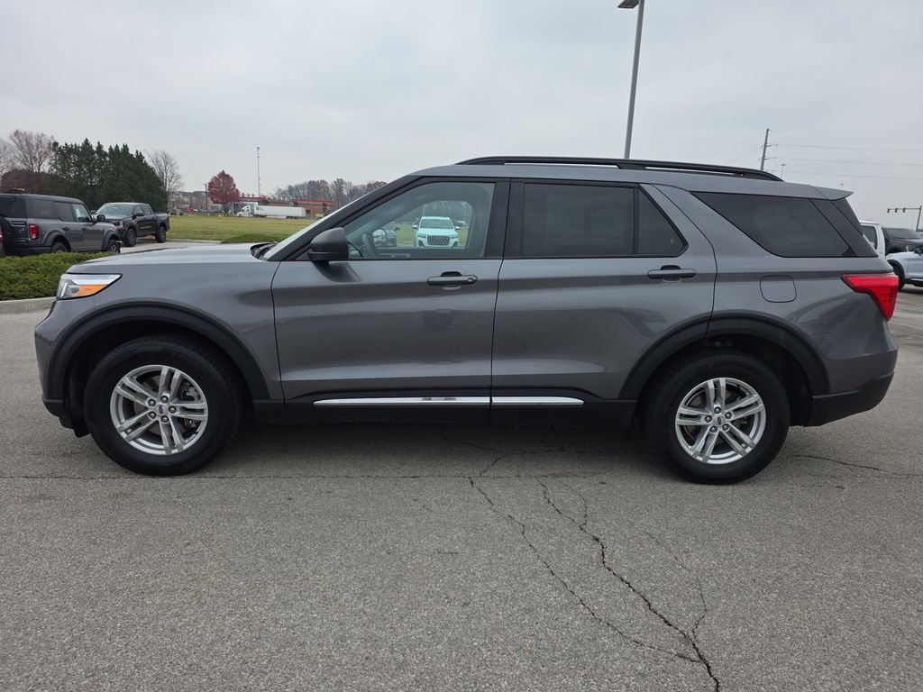 Used 2023 Ford Explorer XLT w/ Equipment Group 202A image 4