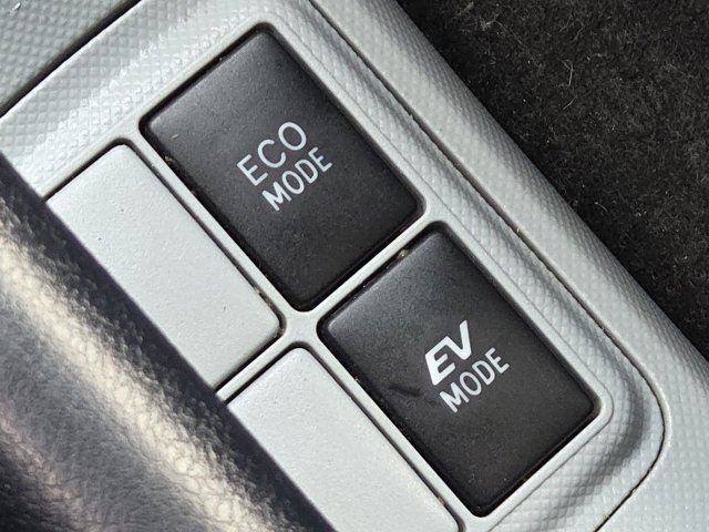 Used 2013 Toyota Prius C Two FWD image 3