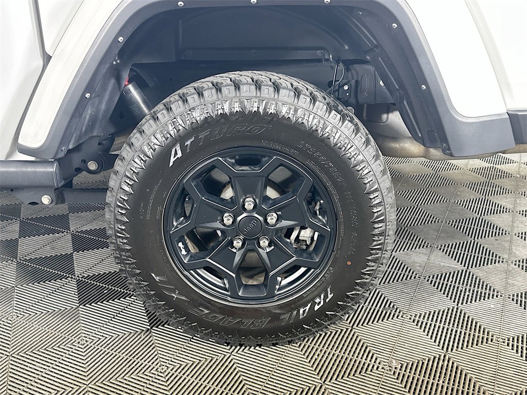 Used 2022 Jeep Gladiator Willys image 34