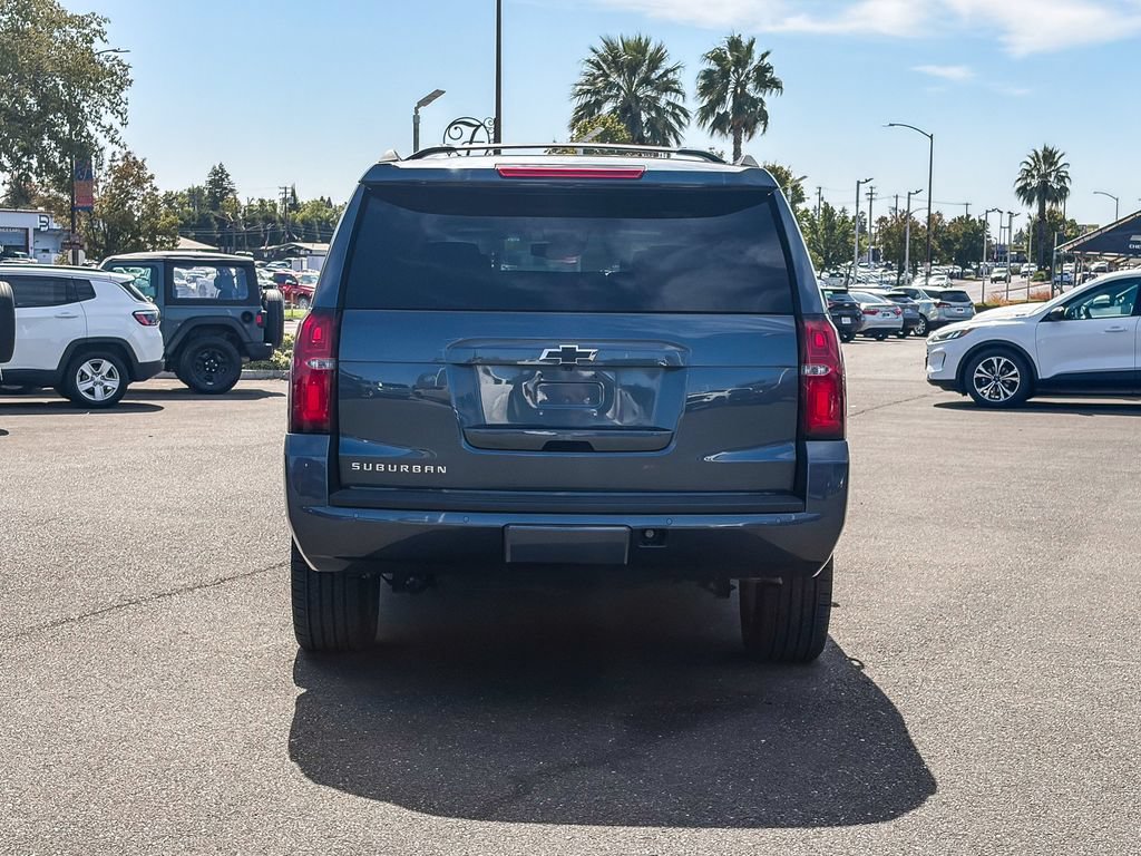 Used 2019 Chevrolet Suburban LT w/ Luxury Package RWD image 3