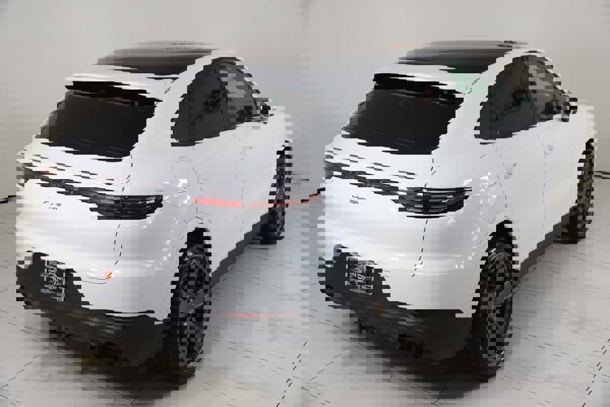 Used 2023 Porsche Cayenne image 90