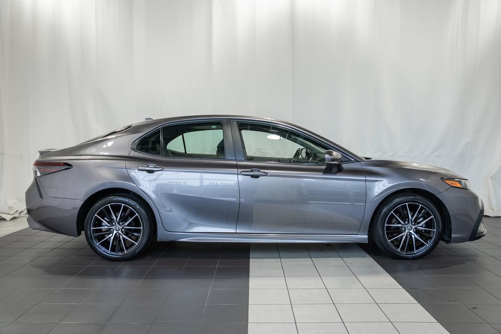 Used 2024 Toyota Camry SE w/ Cold Weather Package FWD image 3