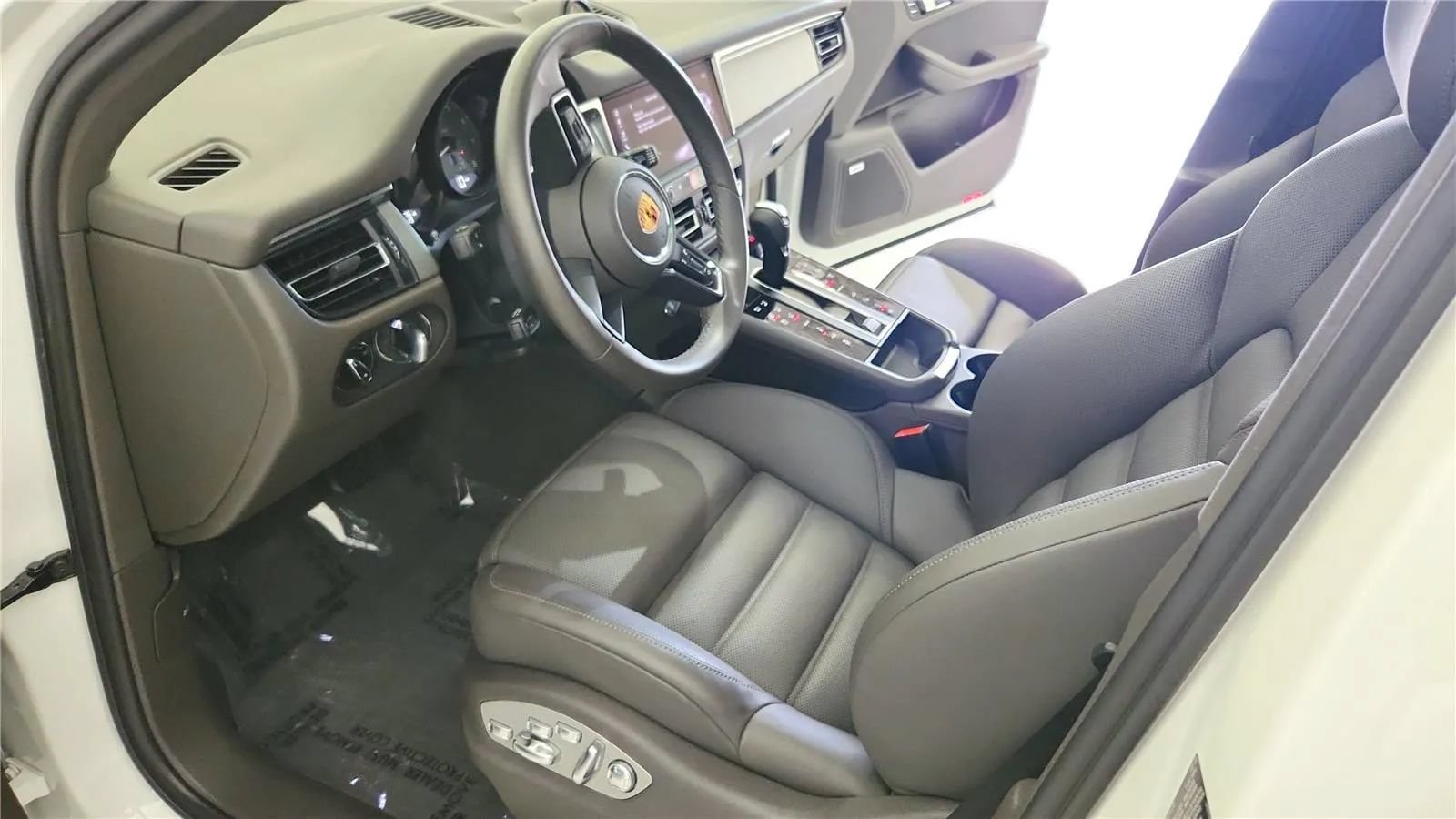 Used 2022 Porsche Macan S AWD/4WD image 22