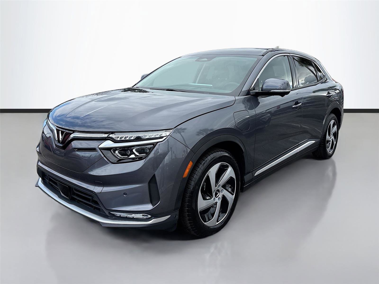 New 2025 VinFast VF 8 Eco image 3