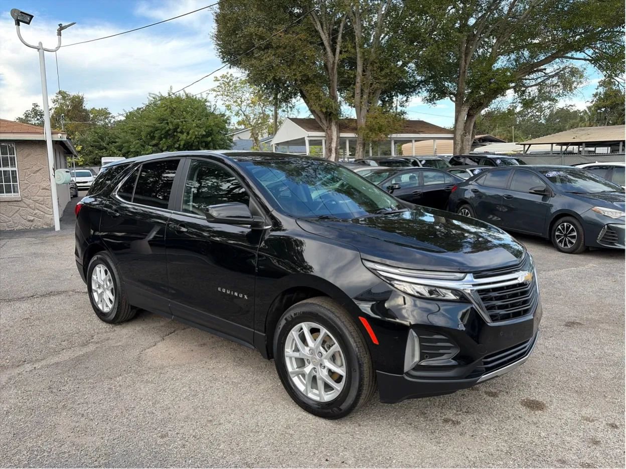 Used 2023 Chevrolet Equinox LT image 3