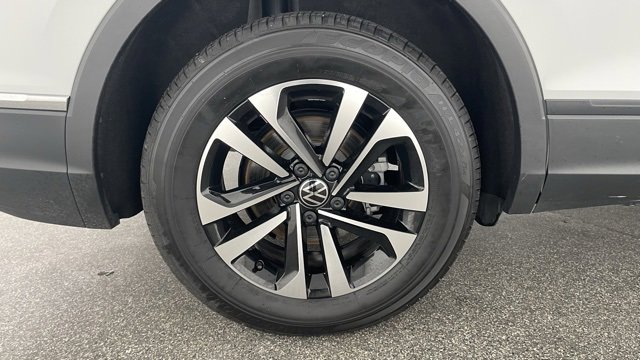 Used 2021 Volkswagen Tiguan SE R-Line image 50