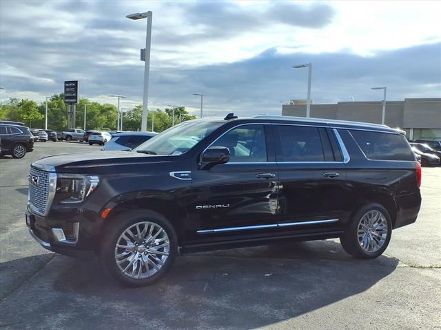 Used 2023 GMC Yukon XL Denali AWD/4WD image 11