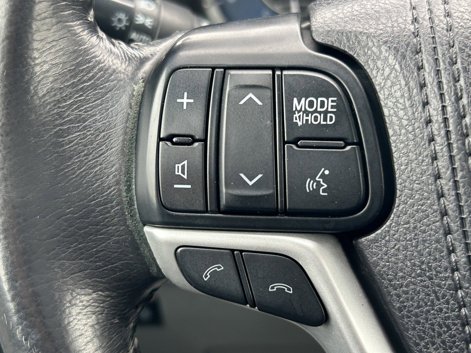 Used 2018 Toyota Sienna XLE w/ Carpet Mat Package image 23