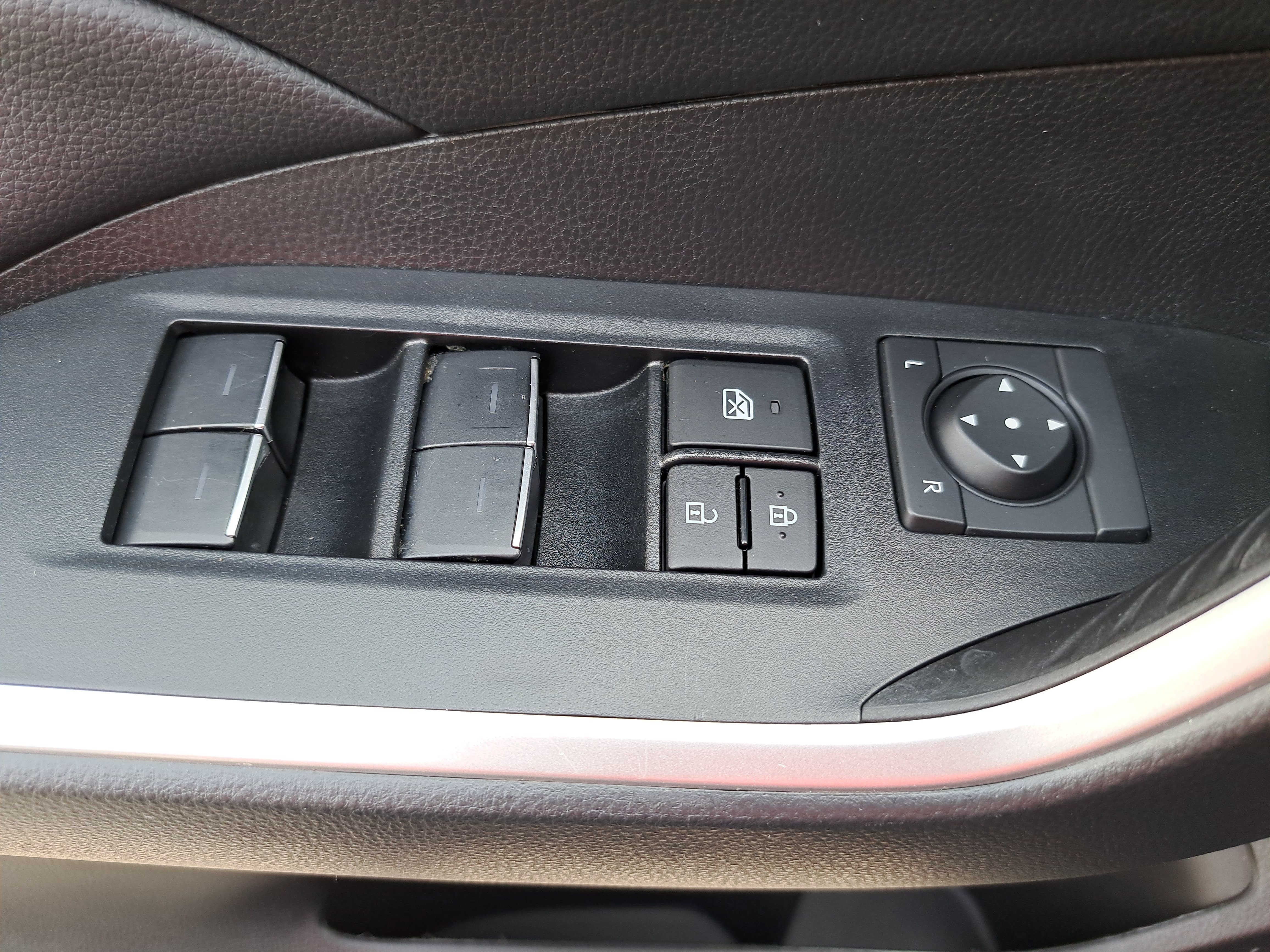 Used 2024 Toyota RAV4 XLE Premium FWD image 26