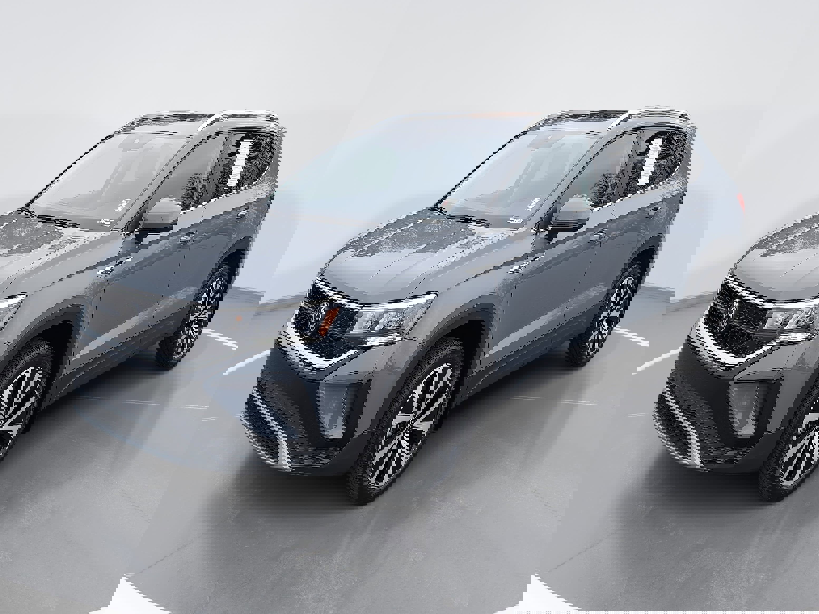 Used 2024 Volkswagen Taos SE w/ Panoramic Sunroof Package image 7