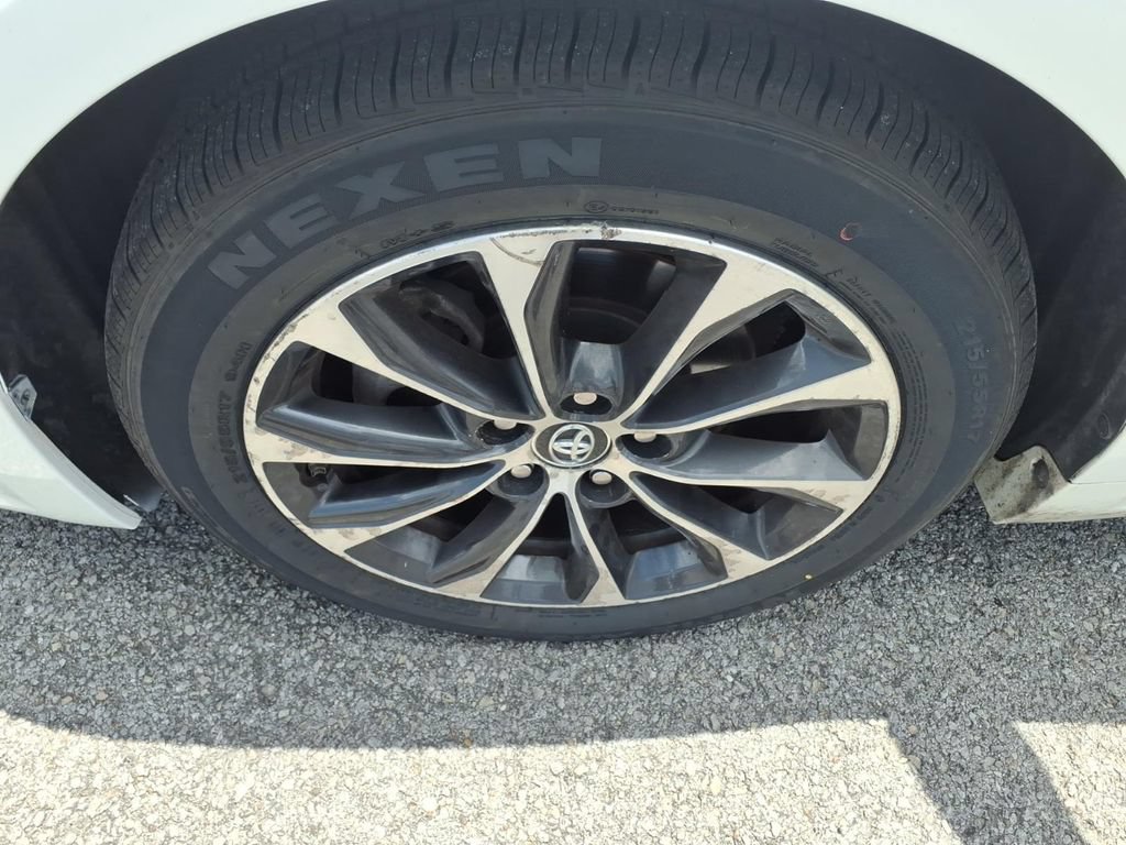 Used 2016 Toyota Avalon XLE Plus FWD image 5