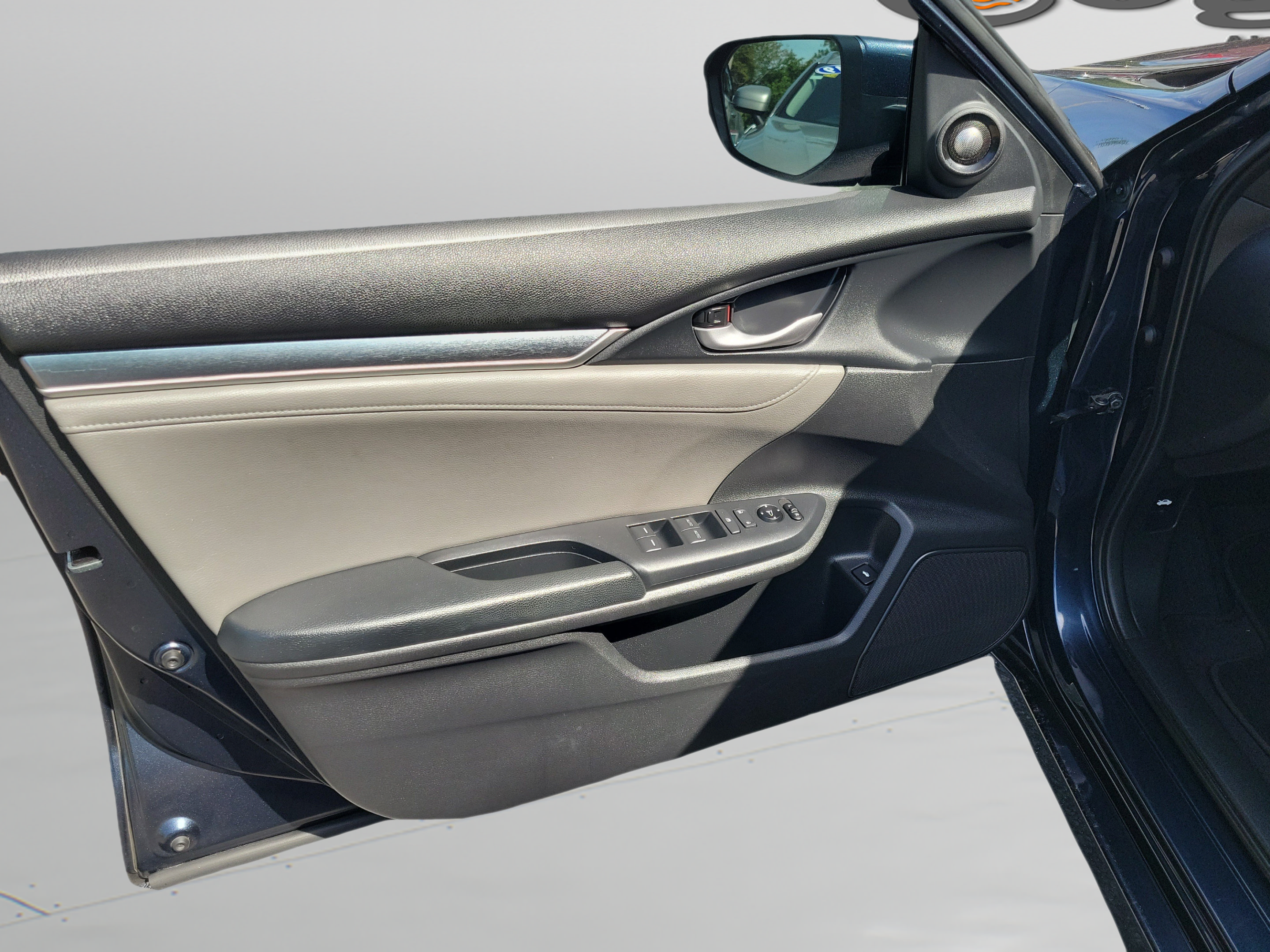 Used 2017 Honda Civic Touring image 5