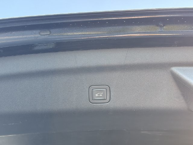 Used 2025 Chevrolet Tahoe LT AWD/4WD image 16