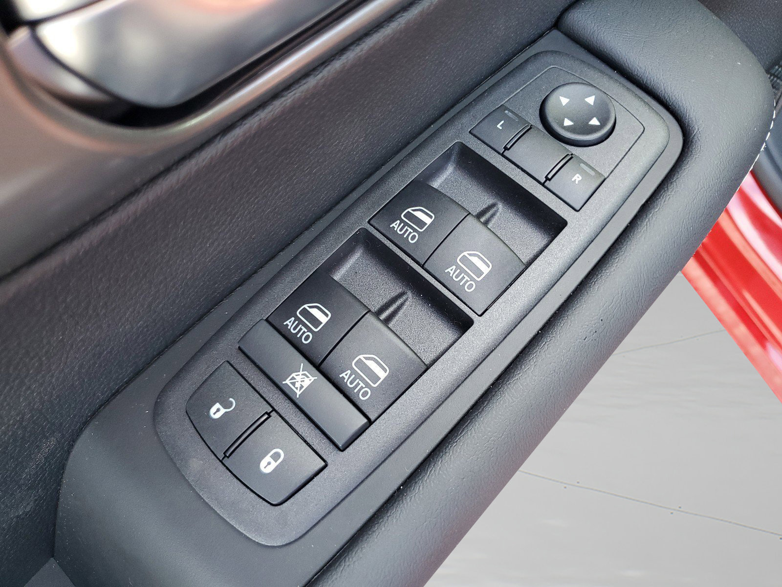 New 2026 Chrysler Voyager LX FWD image 31