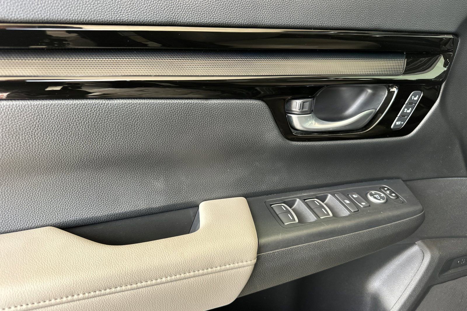 Used 2025 Honda CR-V EX-L image 11
