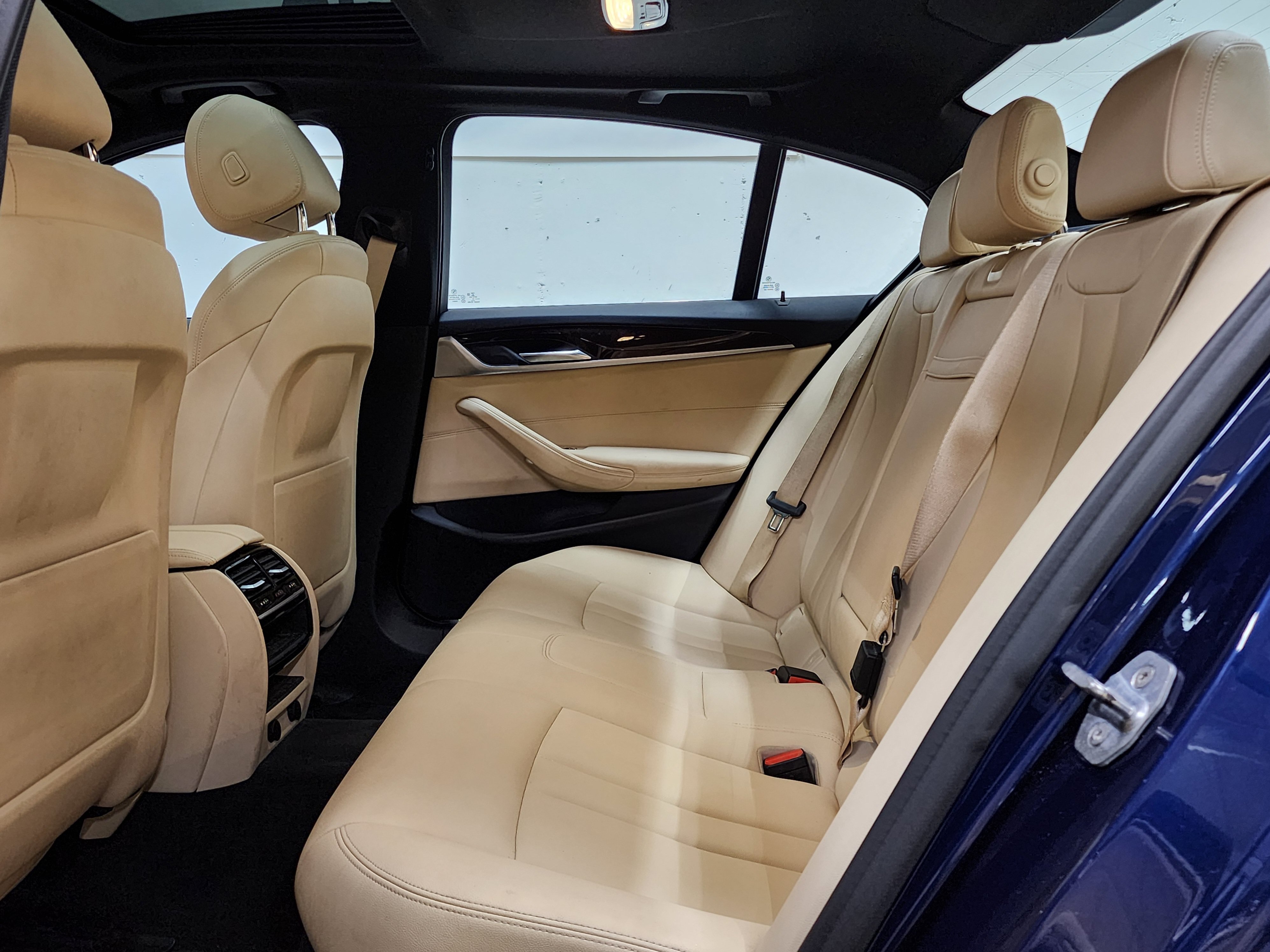 Used 2019 BMW 530e xDrive w/ Premium Package AWD/4WD image 17