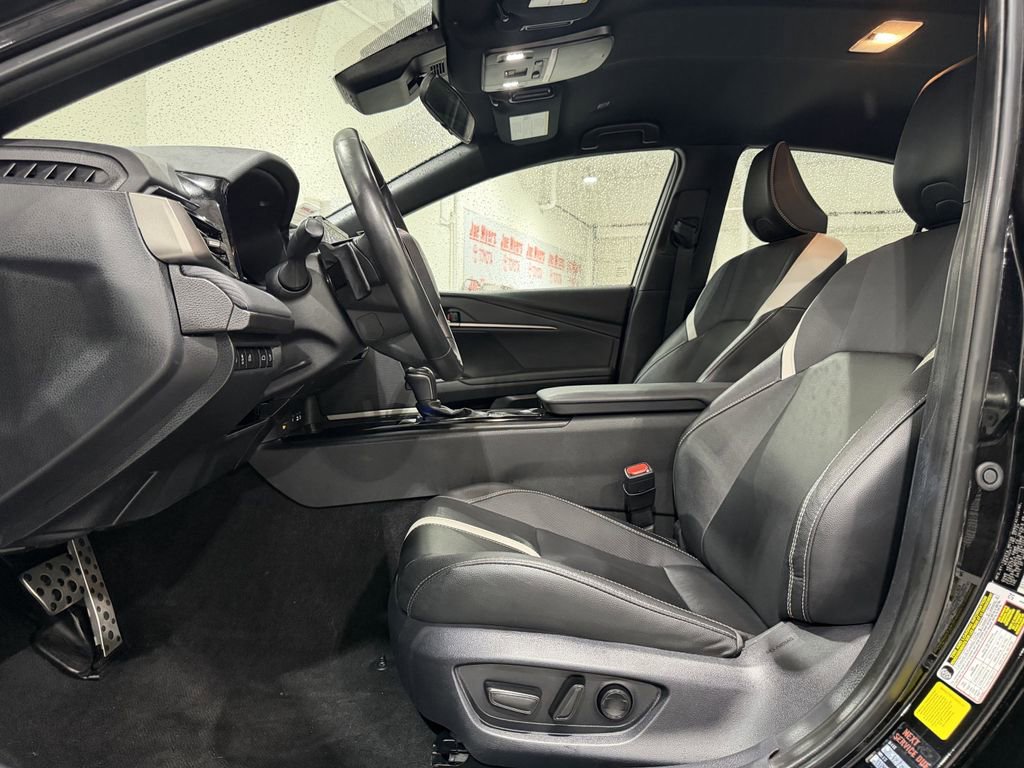 Used 2025 Toyota Camry SE FWD image 27