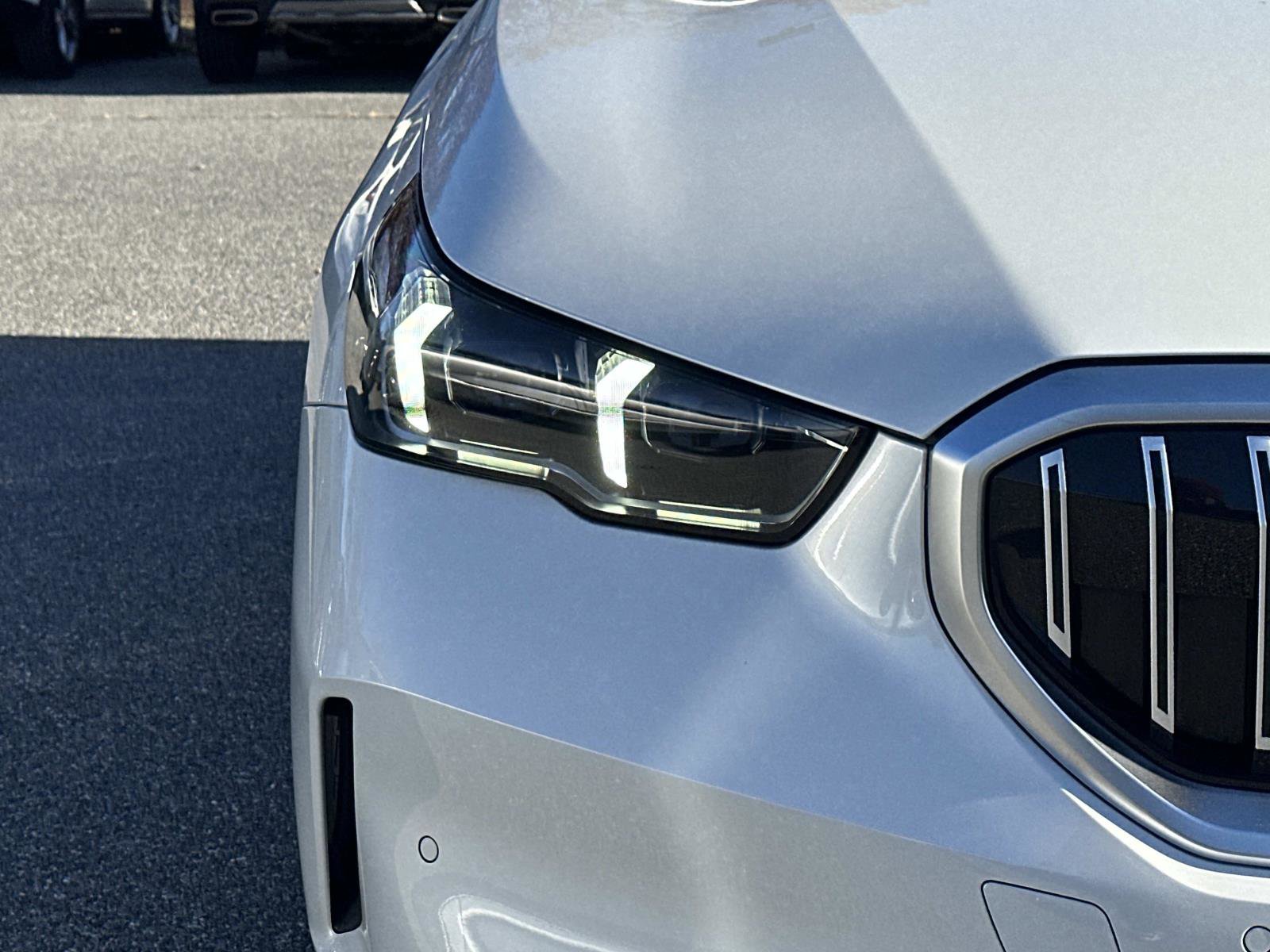 Used 2024 BMW 530i xDrive w/ Convenience Package image 8