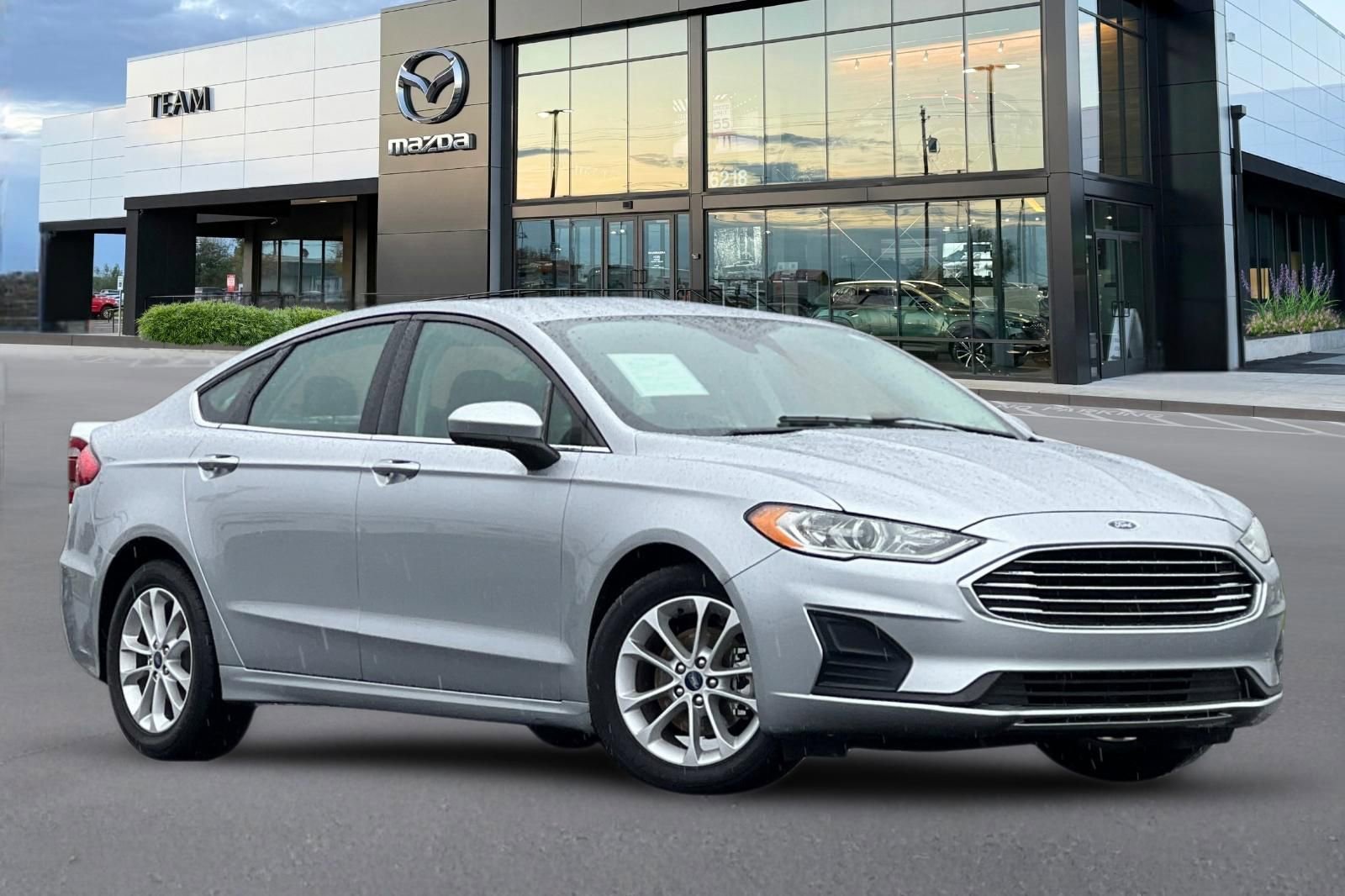 Used 2020 Ford Fusion SE image 2