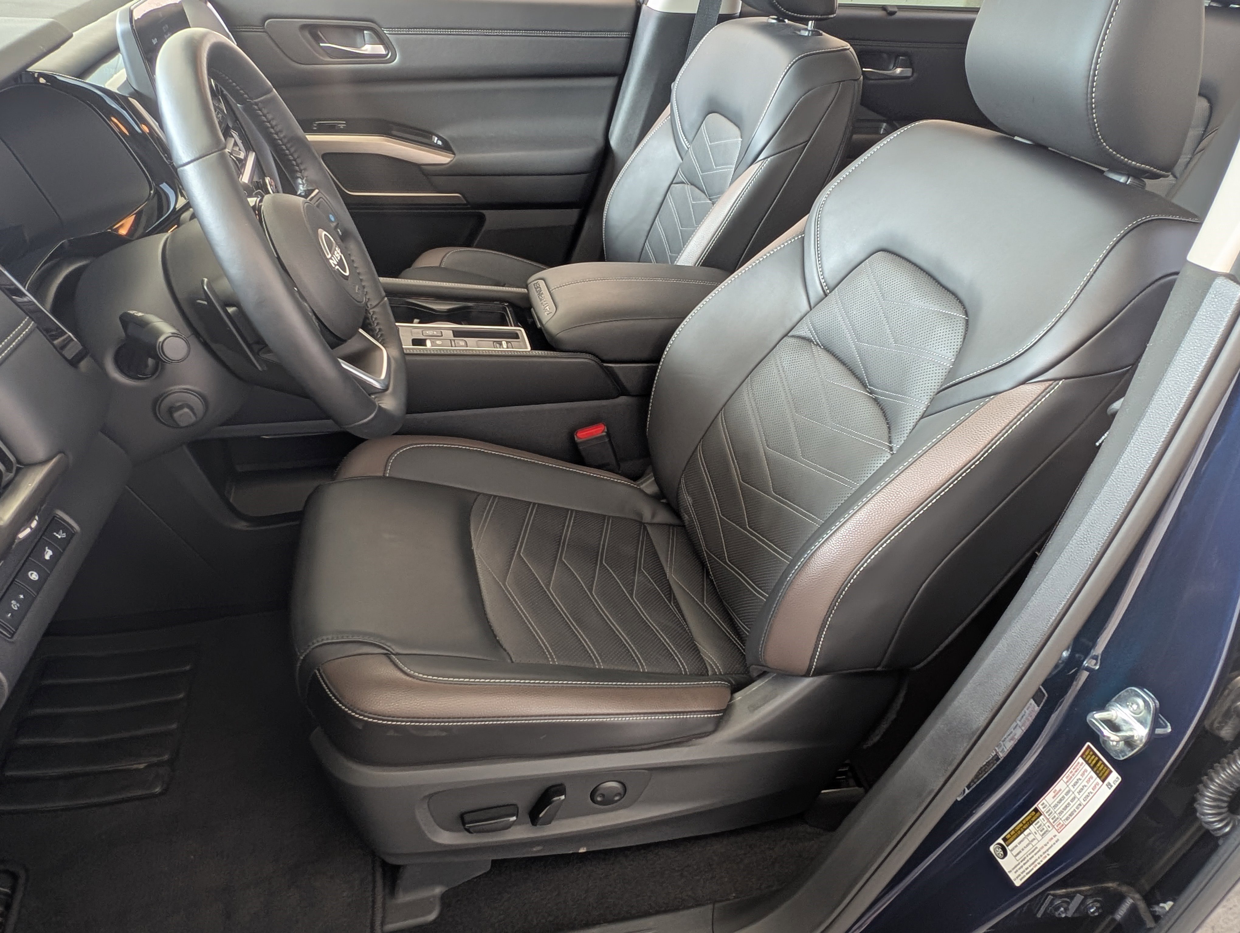 Used 2024 Nissan Pathfinder Platinum w/ Cargo Package image 17
