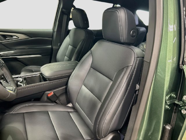 New 2027 Chevrolet Traverse LT w/ Sun and Wheel Package FWD image 21