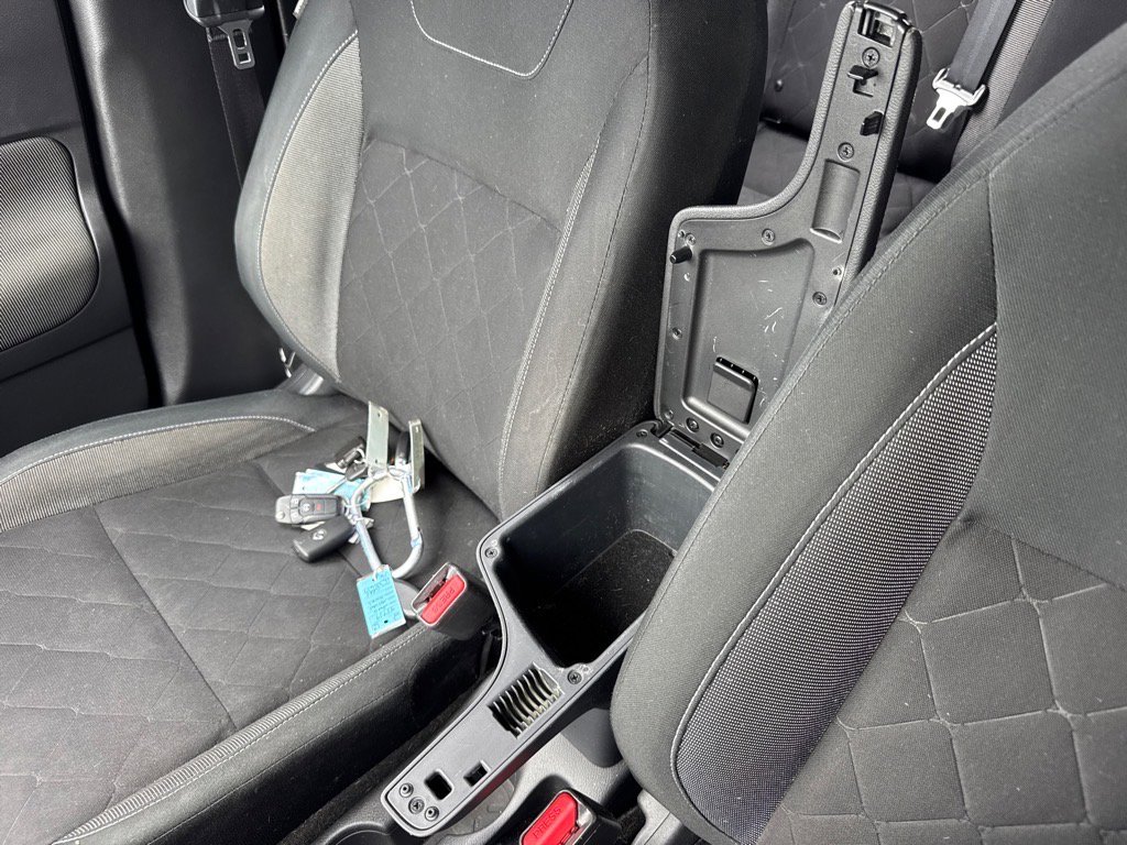 Used 2020 Nissan Kicks S image 18