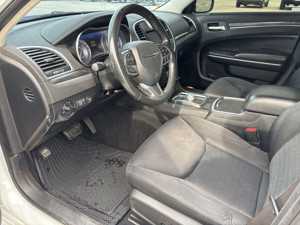 Used 2021 Chrysler 300 Touring w/ Sport Appearance Package image 8
