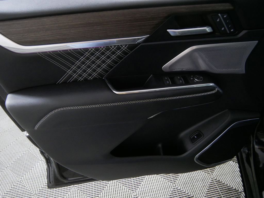 Used 2024 GMC Acadia Denali image 12