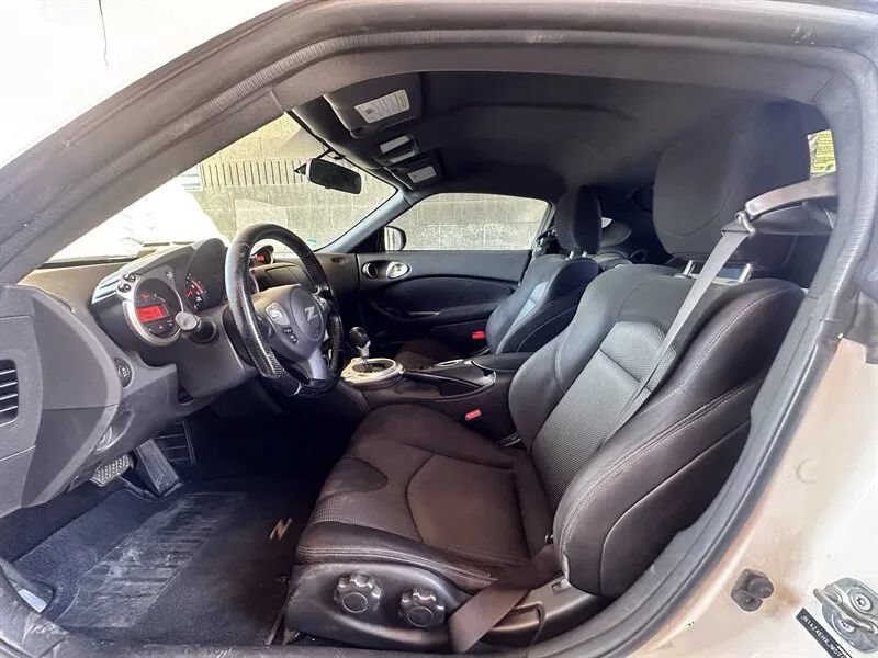 Used 2018 Nissan 370Z Coupe RWD image 37