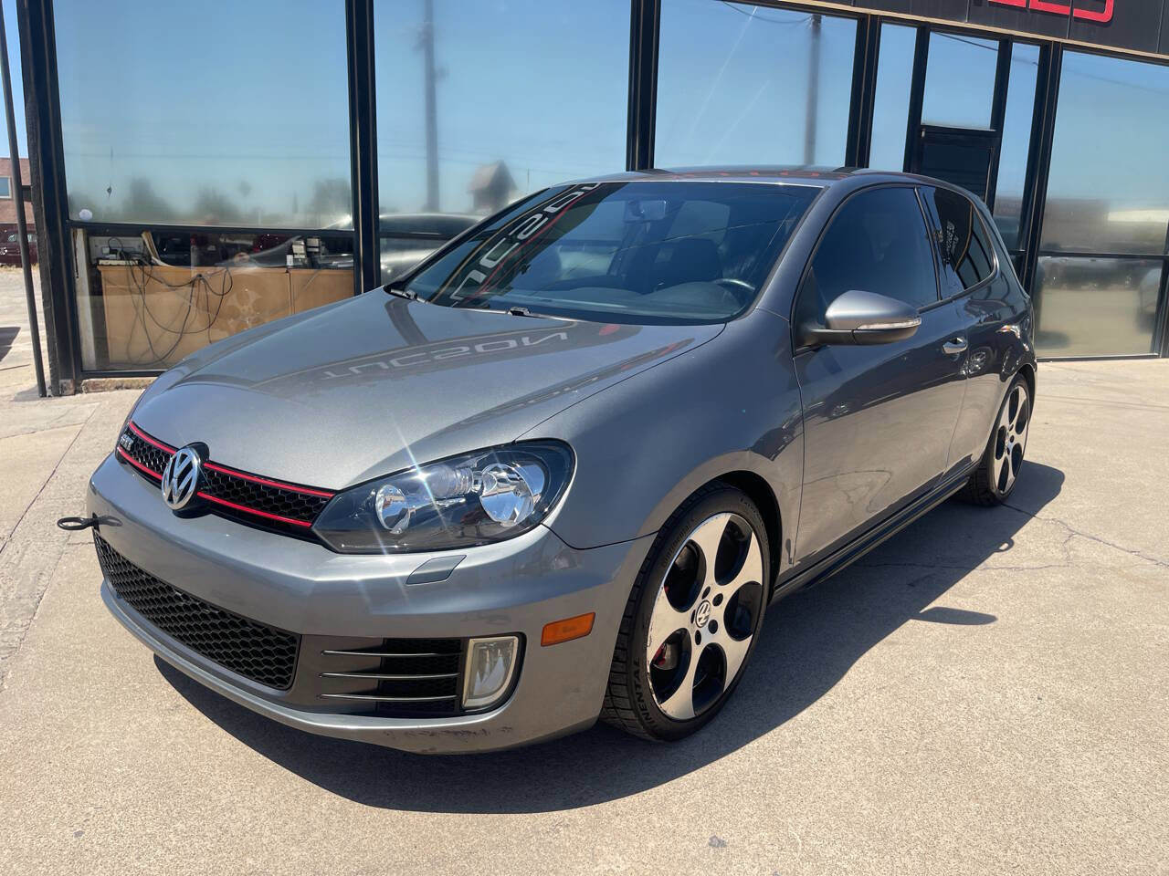 Used 2011 Volkswagen Golf 2-Door image 2