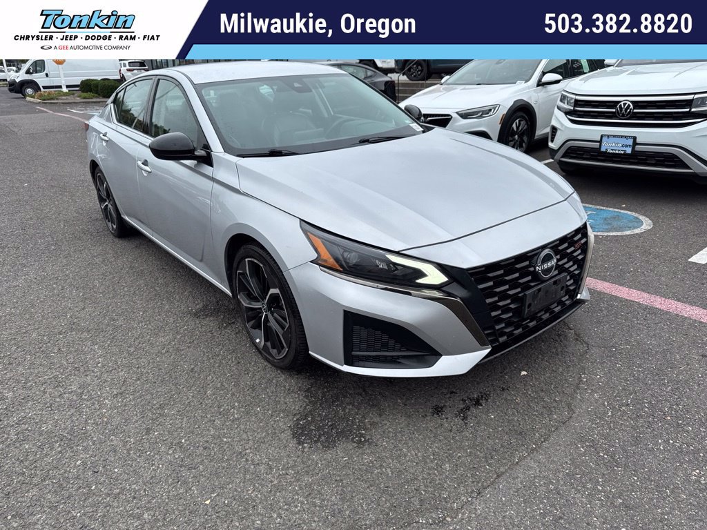 Used 2023 Nissan Altima 2.5 SR FWD image 1
