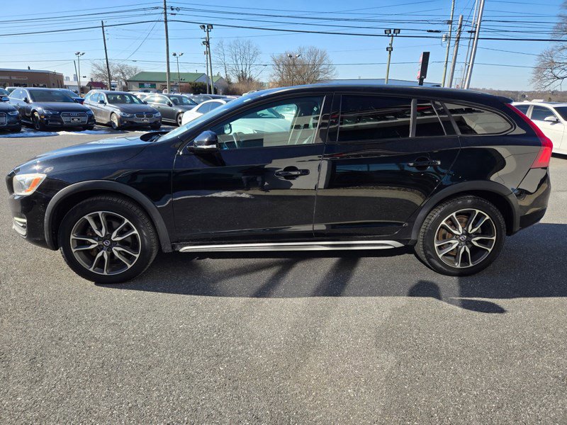 Used 2017 Volvo V60 T5 Cross Country w/ Convenience Package image 6