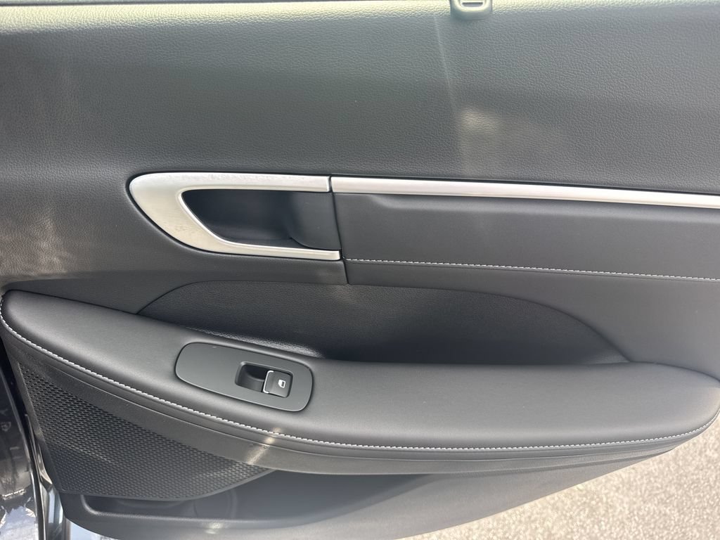 Used 2025 Hyundai Sonata Limited FWD image 15