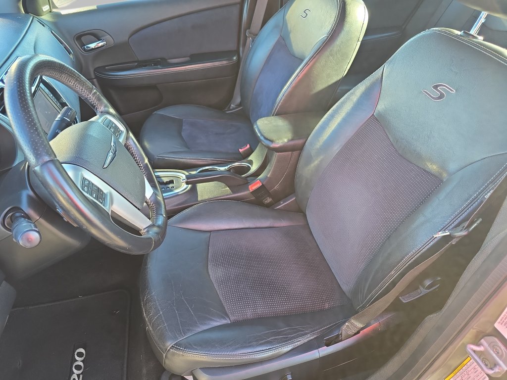 Used 2012 Chrysler 200 S FWD image 15