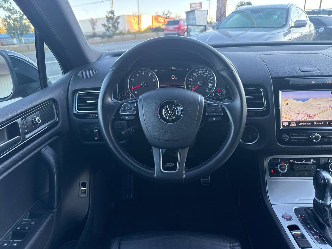 Used 2014 Volkswagen Touareg VR6 image 25