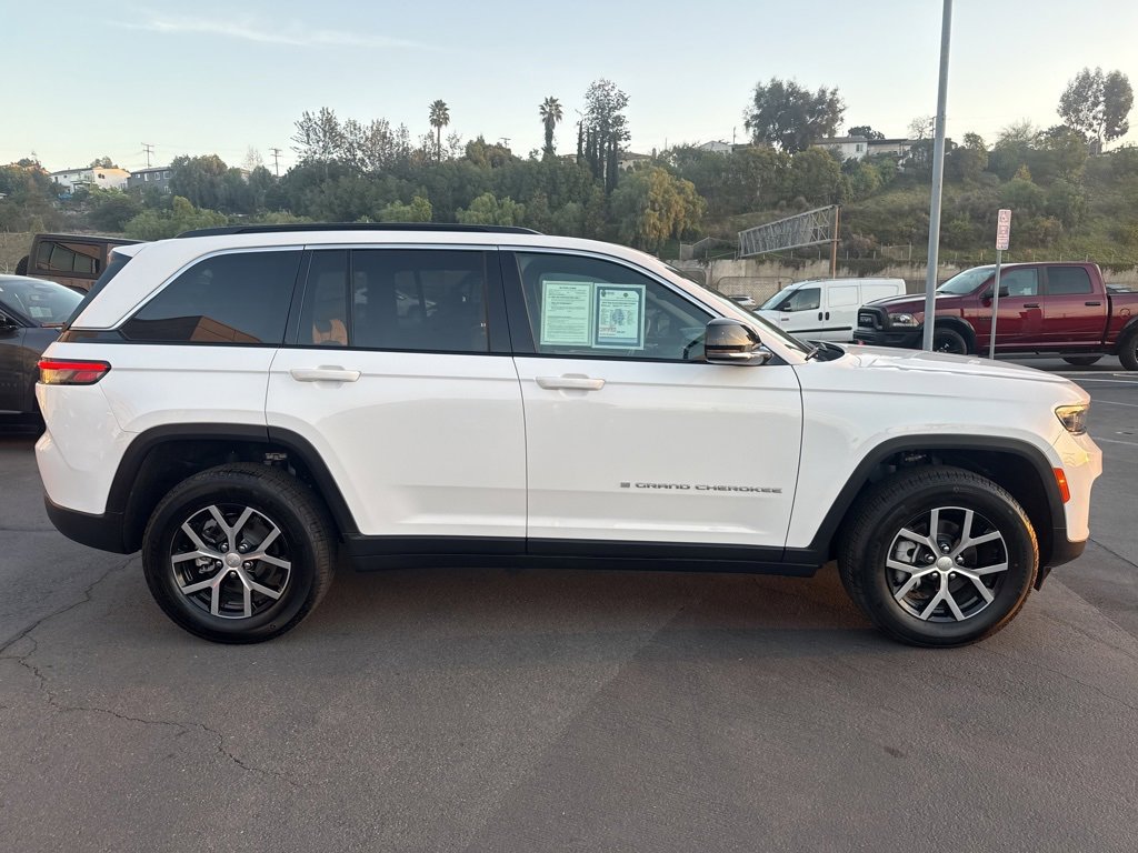 Certified 2024 Jeep Grand Cherokee Limited image 9