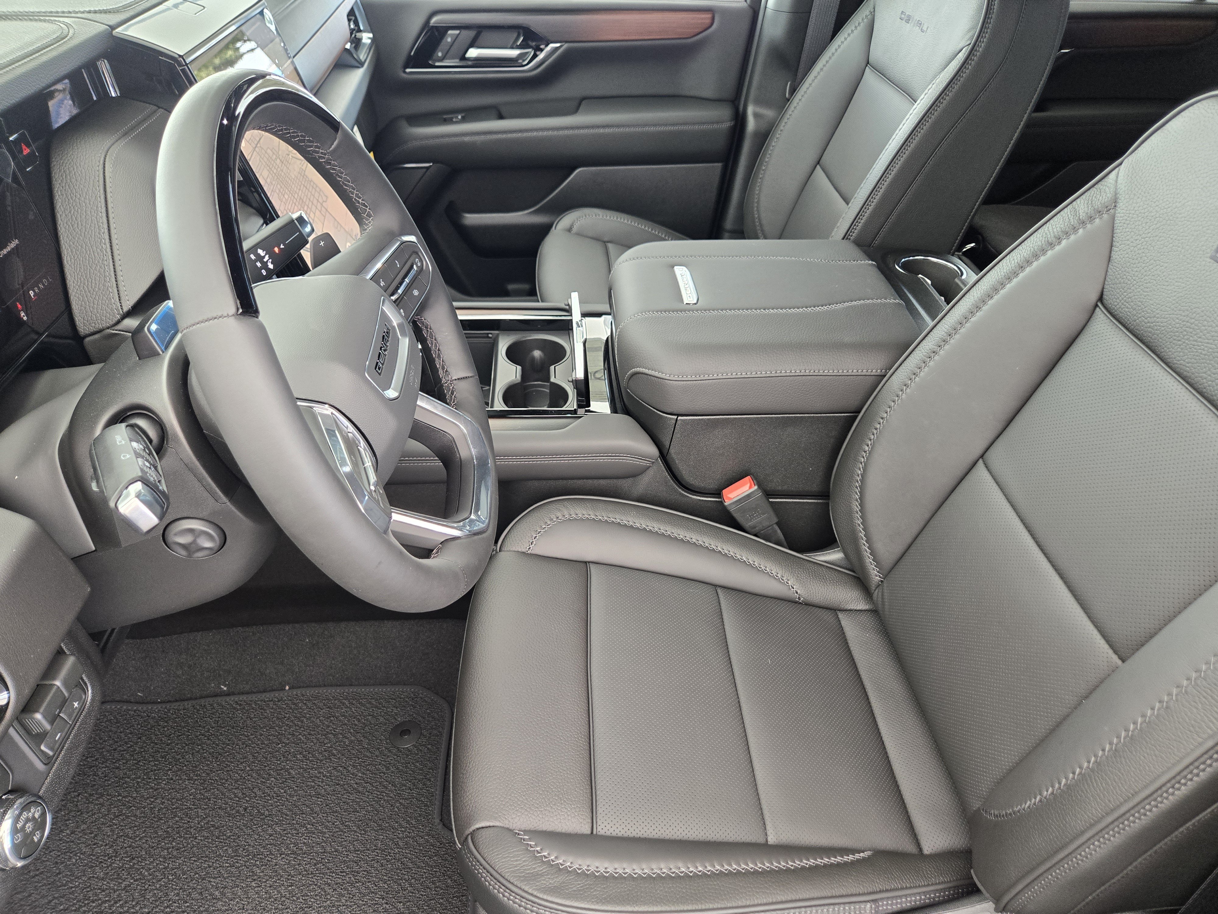 New 2026 GMC Yukon XL Denali w/ Denali Reserve Package AWD/4WD image 11