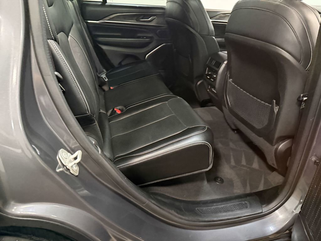 Used 2024 Jeep Grand Cherokee Overland AWD/4WD image 64